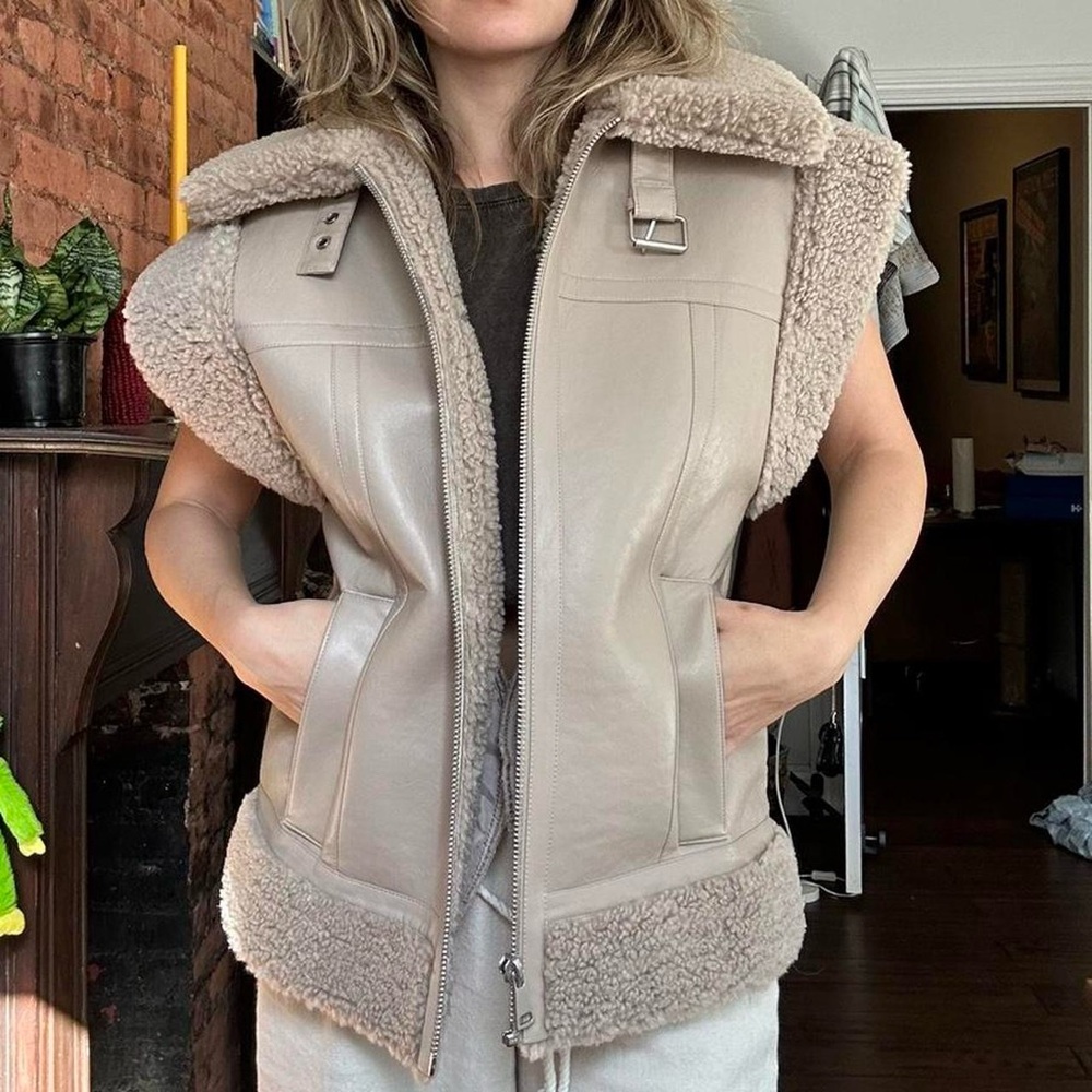 Apparis vest size S